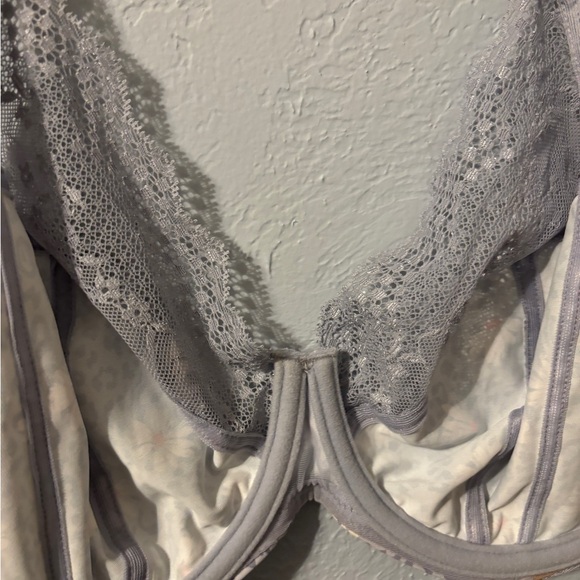 Pastel purple leopard and daisy lace elomi bra, size 38 h - Picture 3 of 9